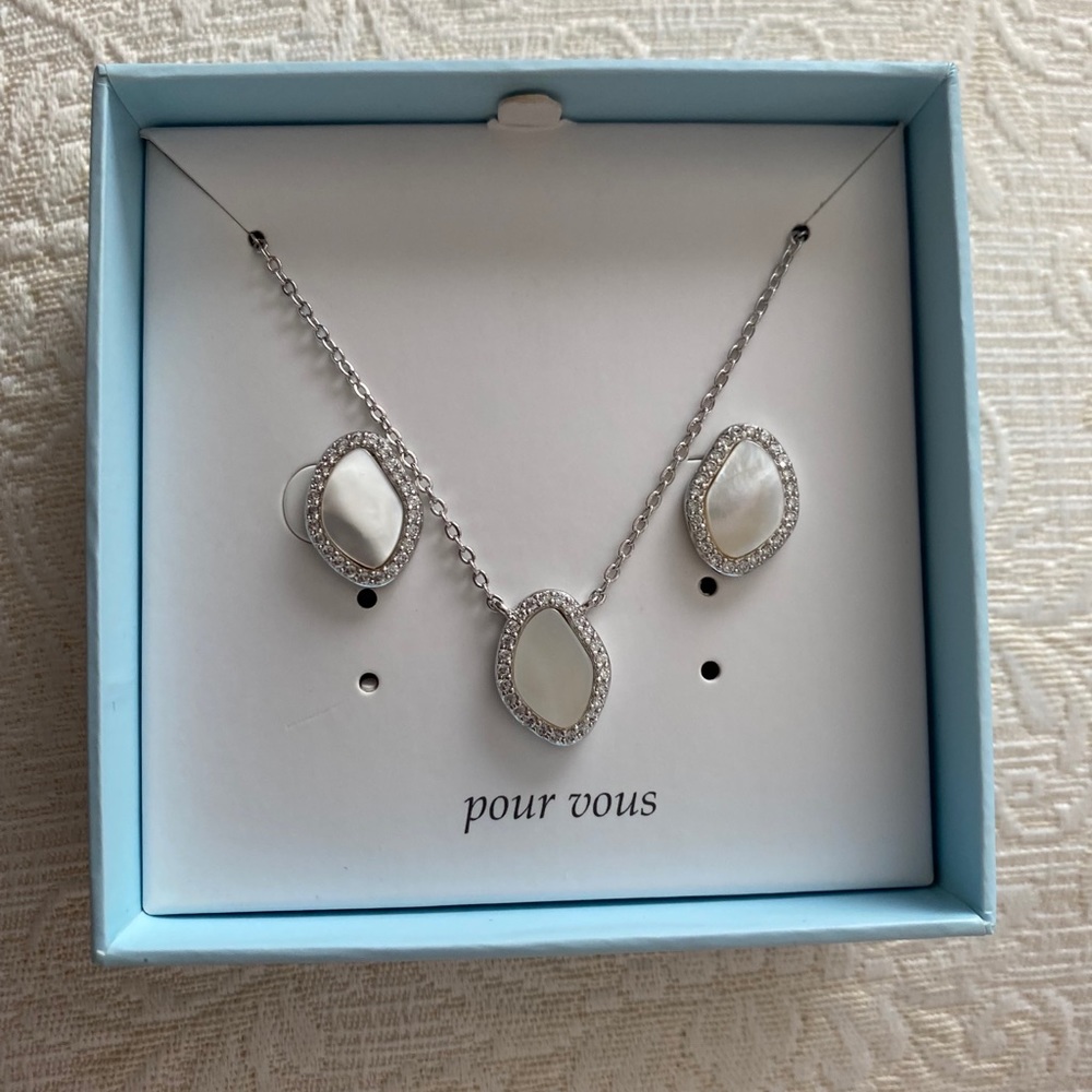 Simulated Diamonds & Mother of Pearl Set
